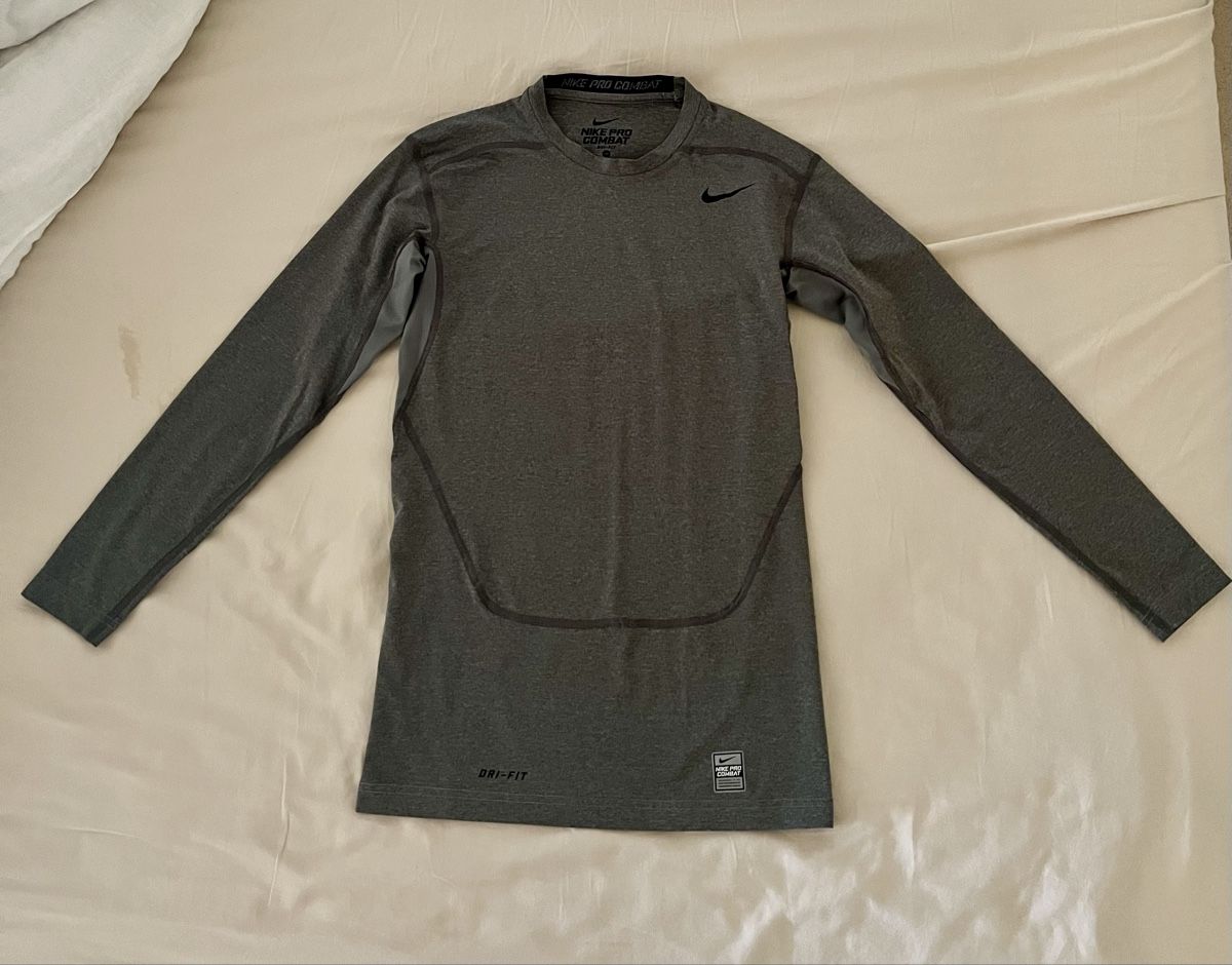 Nike T-shirts: Nike Pro Combat Dri-Fit Long Sleeve – D'occasion à Bonstetten par kaykim