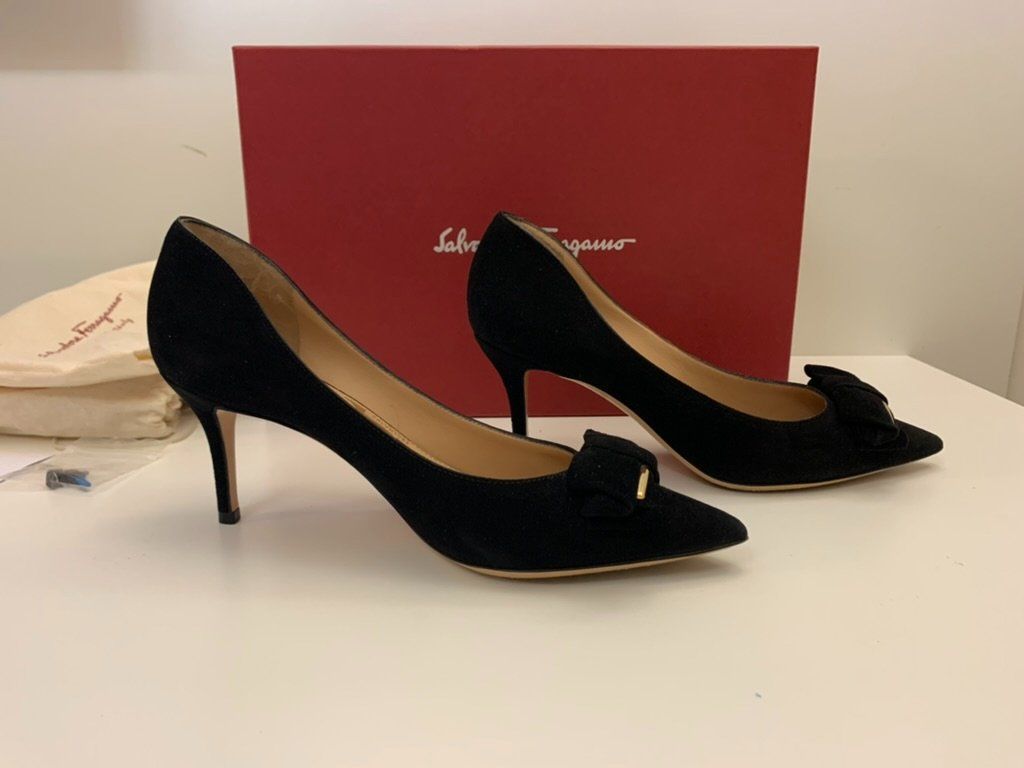 Salvatore Ferragamo Scarpe da donna: Salvatore Ferragamo Pumps 'Runa' in black suede – Usato da Genestrerio venduto da fra_c955 1