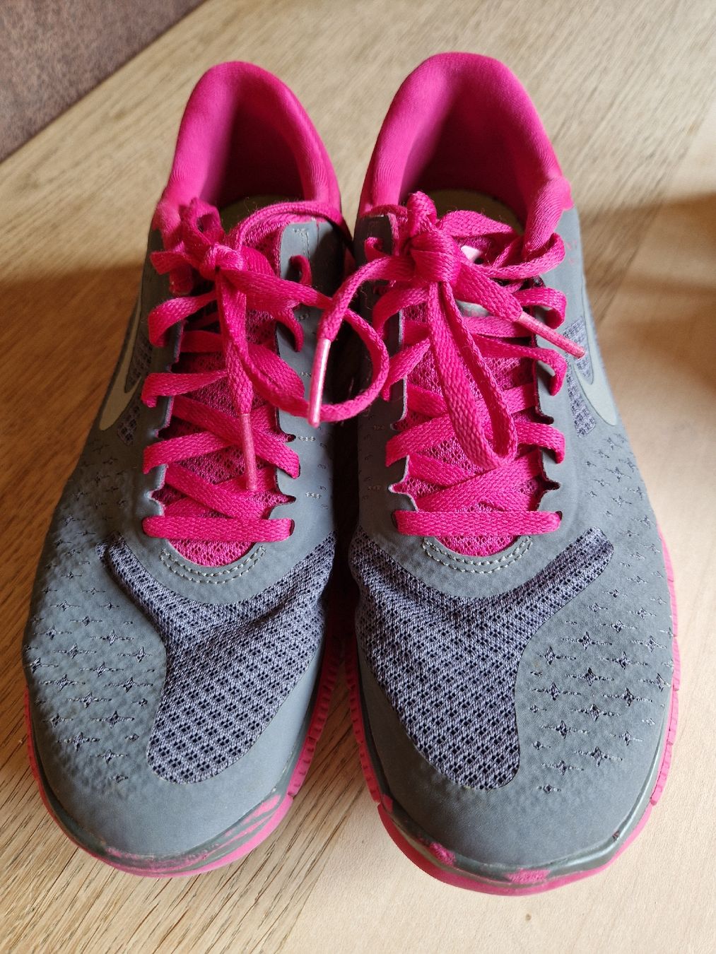 Nike Chaussures filles: Nike Laufschuhe  Grösse 36.5  – D'occasion à Jaun par RD03 3