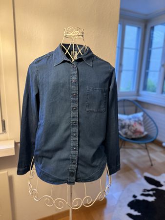 Jeansbluse, Grösse M, Stickerei am Rücken, Top Zustand
