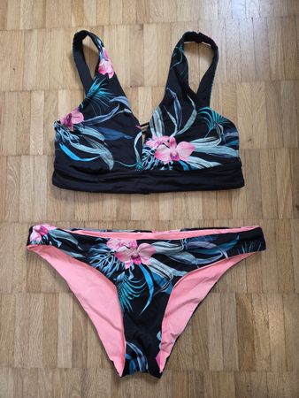 Bikini mit Blumenmuster Grösse S, sehr guter Zustand