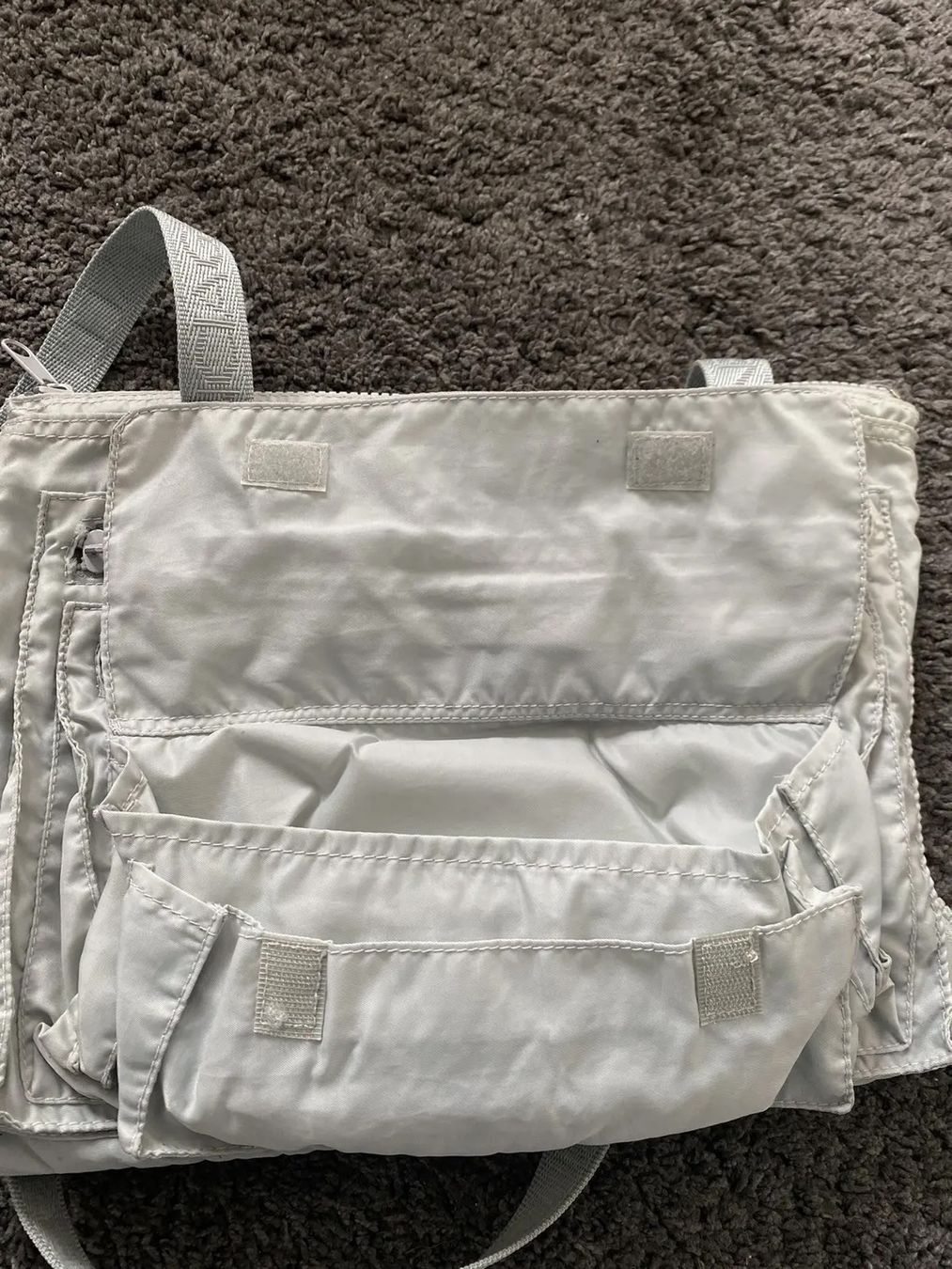 Balenciaga Borse: Balenciaga seafoam nylon bag cargo multi pocket – Usato da Zuchwil venduto da hok_98 4