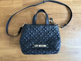 Love Moschino Handtasche, schwarz gesteppt, Gold