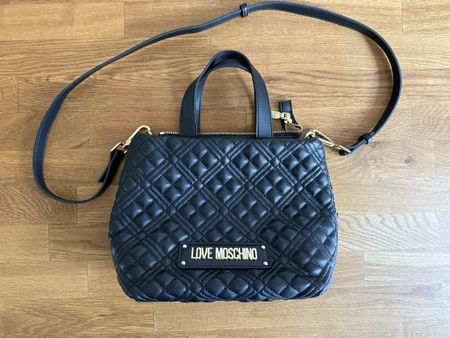 Love Moschino Handtasche, schwarz gesteppt, Gold