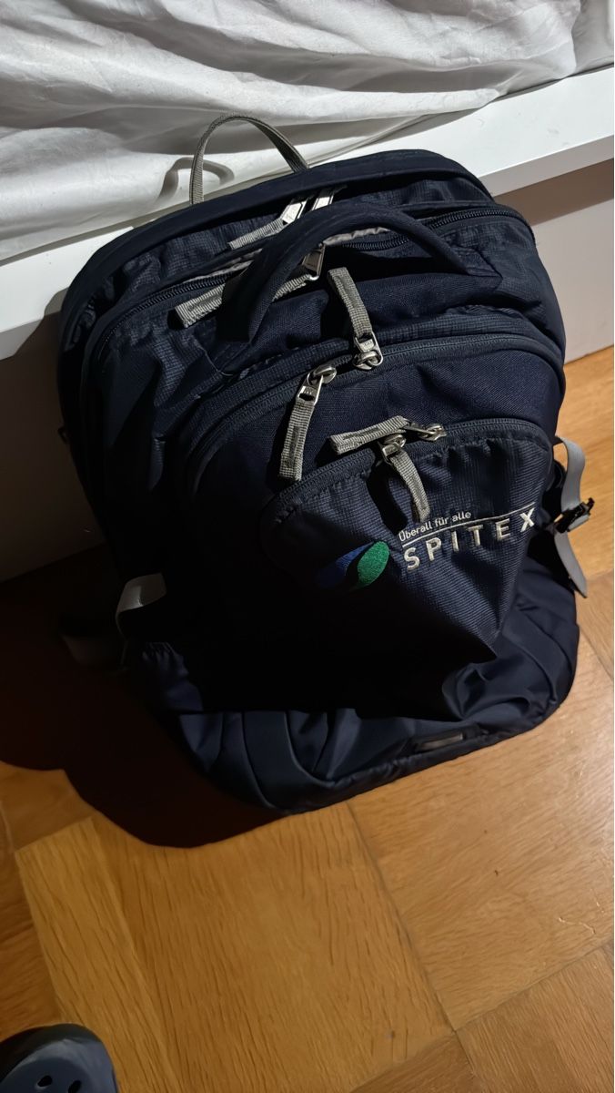 Zaini: Deuter Rucksack mit 4 Fächern – Usato da Grindelwald venduto da yoloflip45