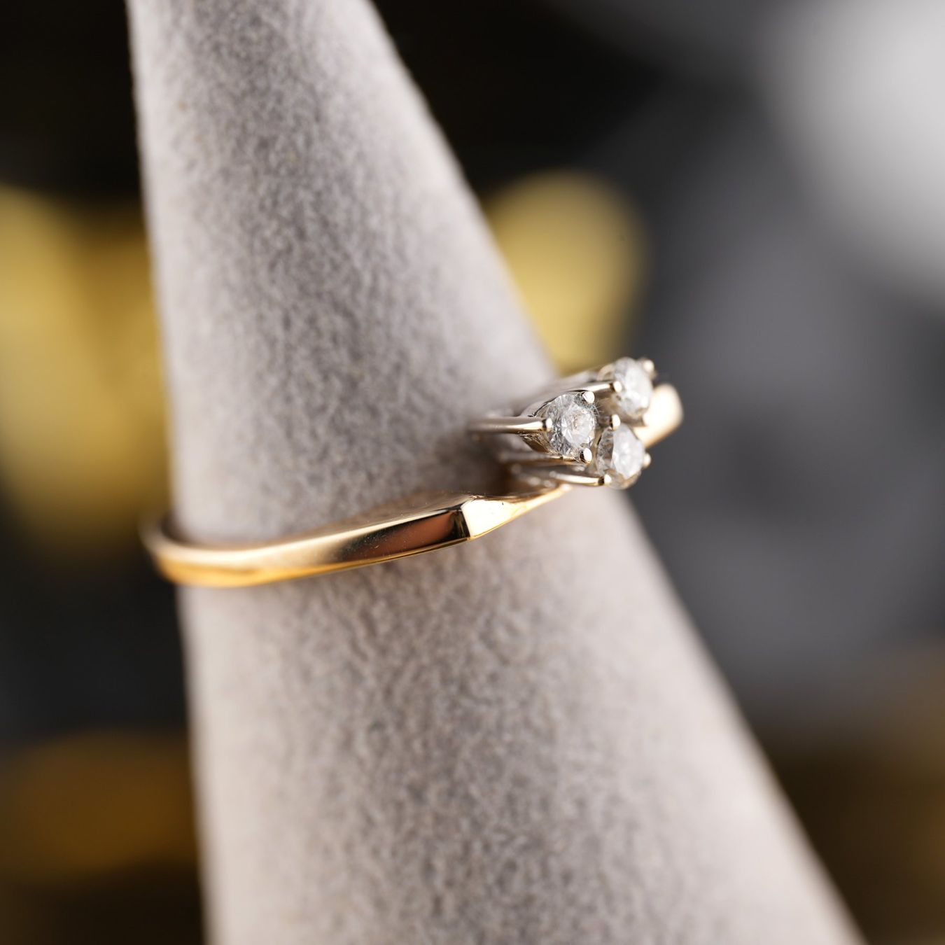 Anelli: Goldring 18K mit 3 Diamanten – Usato da Basel venduto da Vip24 1