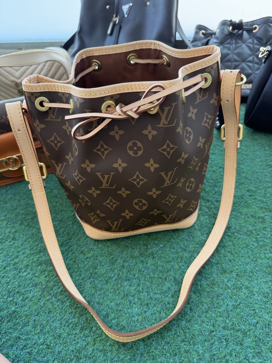 Borse da donna: 8 Handtaschen Guess Valentino und weitere – Nuovo (secondo la descrizione) da Riehen venduto da Hamohaustechnik 2
