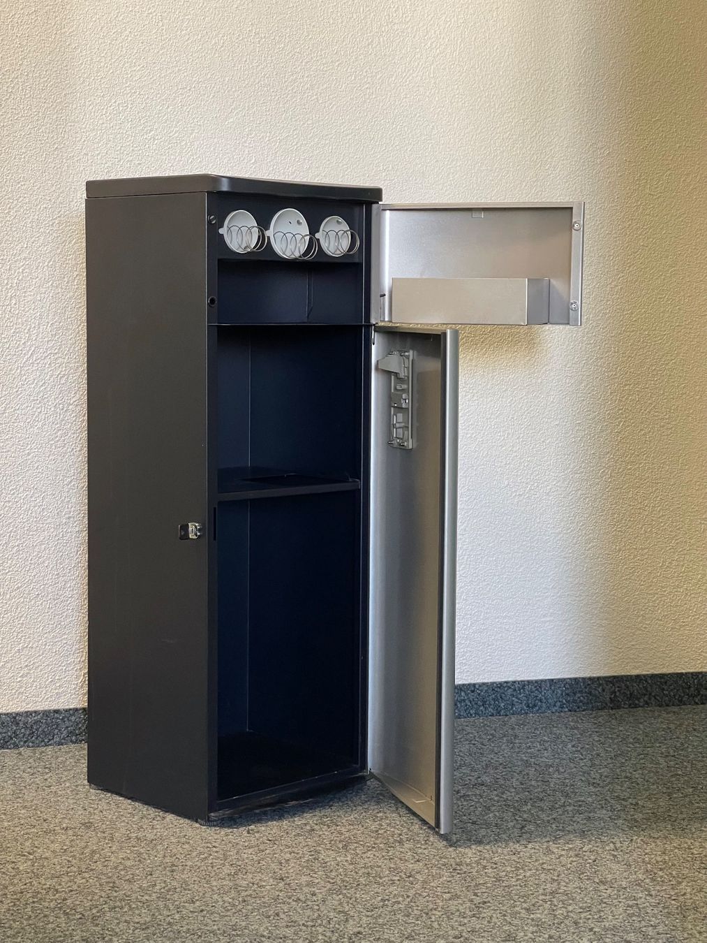 Armadi: Lavazza Standmöbel – Usato da Fehraltorf venduto da JLK-Jiri 3