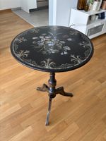 Antiker Beistelltisch mit floraler Einlage – Echtes Perlmut!