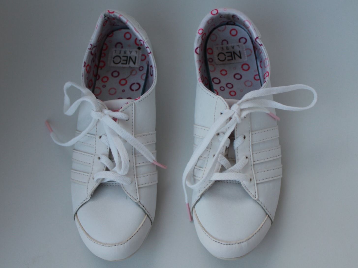 Adidas Schuhe für Mädchen: Baskets blanches Adidas t. 36 2/3 – Gebraucht aus Peseux von Gilloss 1