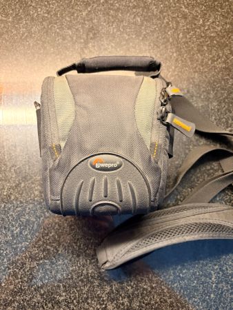 Sac d'épaule photo Lowepro Apex 100 AW noir (housse pluie AW