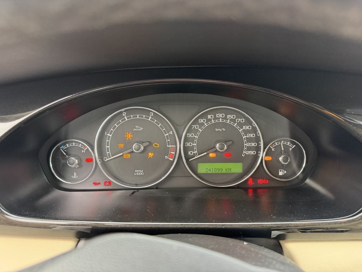 Jaguar Automobili: Jaguar X-Type 2.2Diesel Automatic – Difettoso da Mollis venduto da BSL10 5