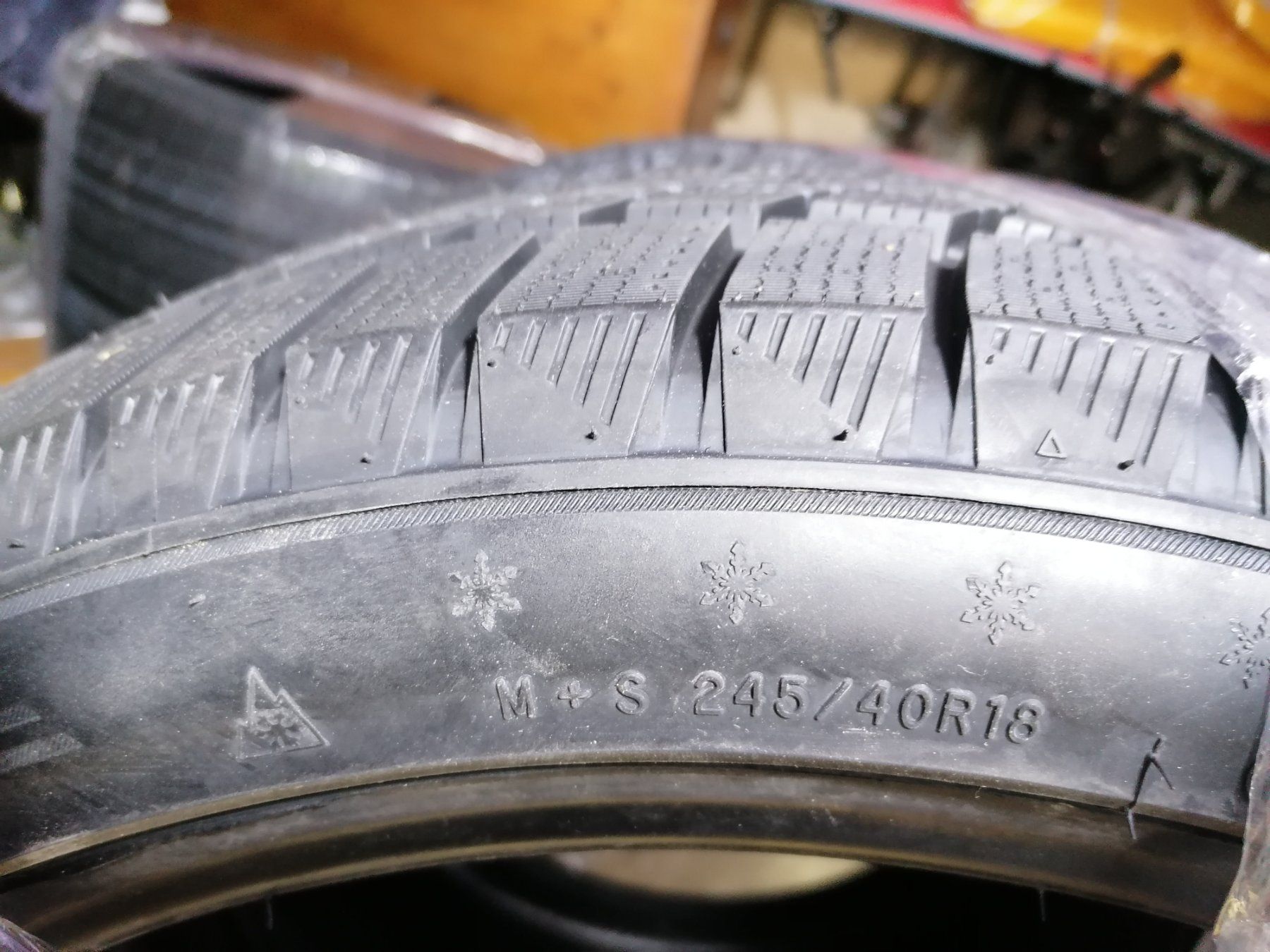 Pneumatici & Ruote complete: 4x Pneu M+S 245/40R18. neufertig. – Usato da Biel / bienne venduto da Sarouch9 6