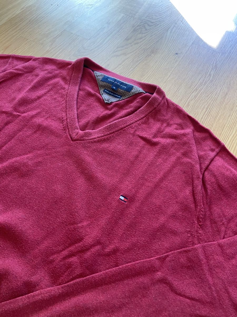 Tommy Hilfiger Maglioni & Felpe: Tommy Hilfiger V-Neck – Usato da Schaffhausen venduto da golazo_vines 1