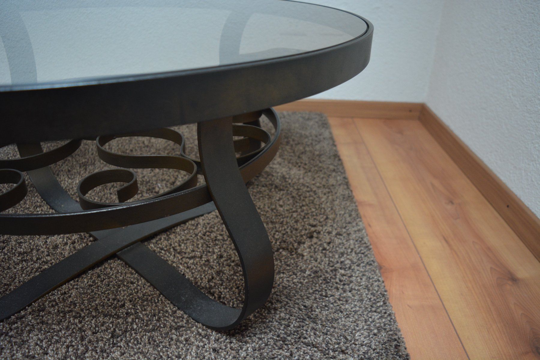 Tables: Couchtisch mit Glasplatte – D'occasion à Tann par Pepiino 2