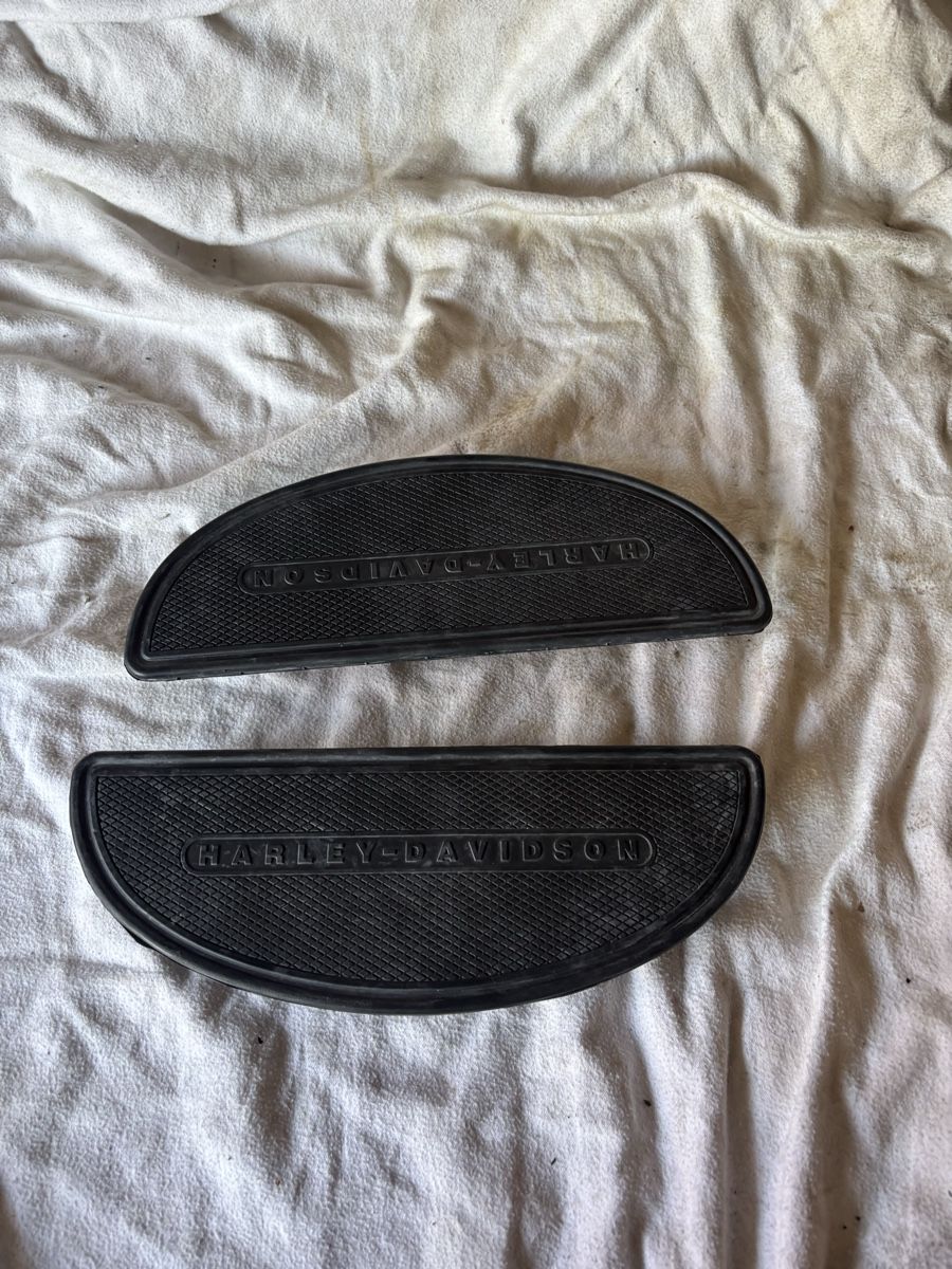 Harley-Davidson Alle Motorradersatzteile: Harley Davidson Trittbretter Gummiauflage – Gebraucht aus Schötz von Harley35 3