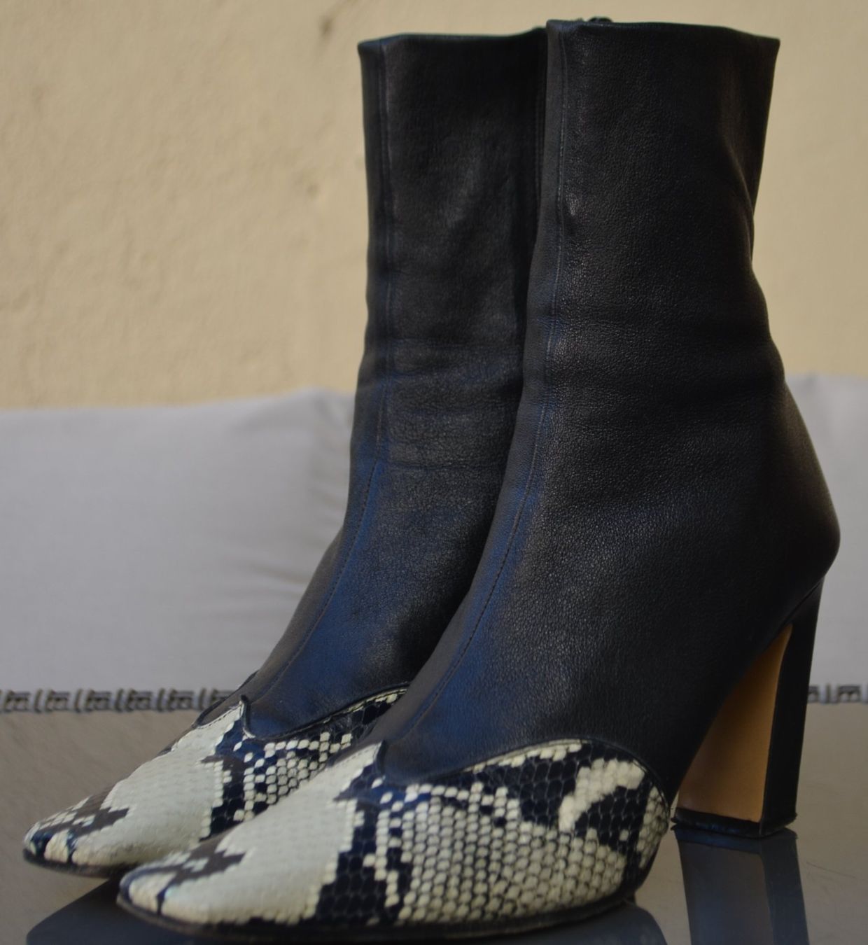Khaite Scarpe da donna: Khaite Stiefeletten / bottines 38 – Usato da Collonges venduto da arashee 2