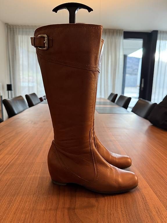 Scarpe da donna: Lederstiefel gr.37 – Usato da Hofstetten SO venduto da Katharina_Nina_Nina