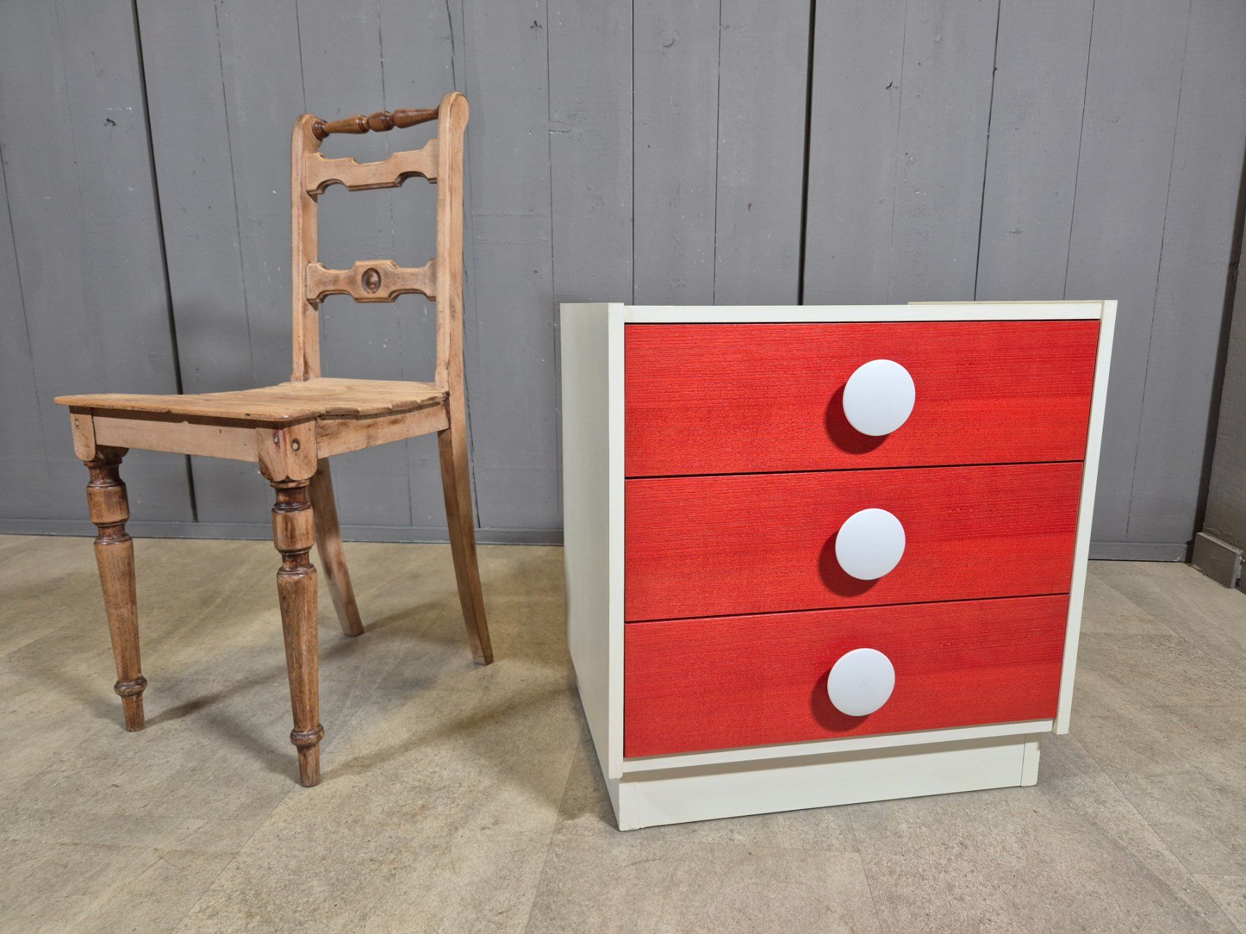 Nachttische: Vintage 1970 Schubladenkommode Massive Nachttisch Holz – Gebraucht aus Nottwil von Wondewa-Shop 2