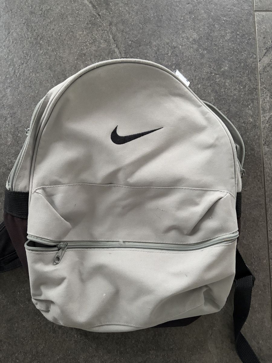 Nike Zaini: Nike Rucksack – Usato da Aeschi SO venduto da Bluemail