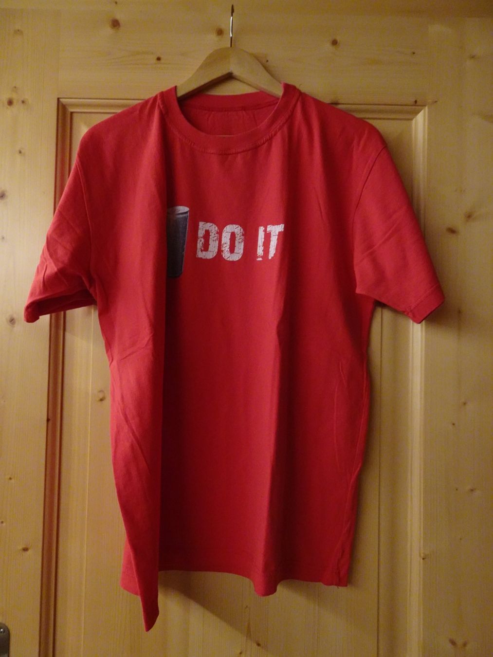T-shirt: Herren T'Shirt rot mit Spruch Gr. L - 42636 – Usato da Küssnacht am Rigi venduto da Good4Deckeli