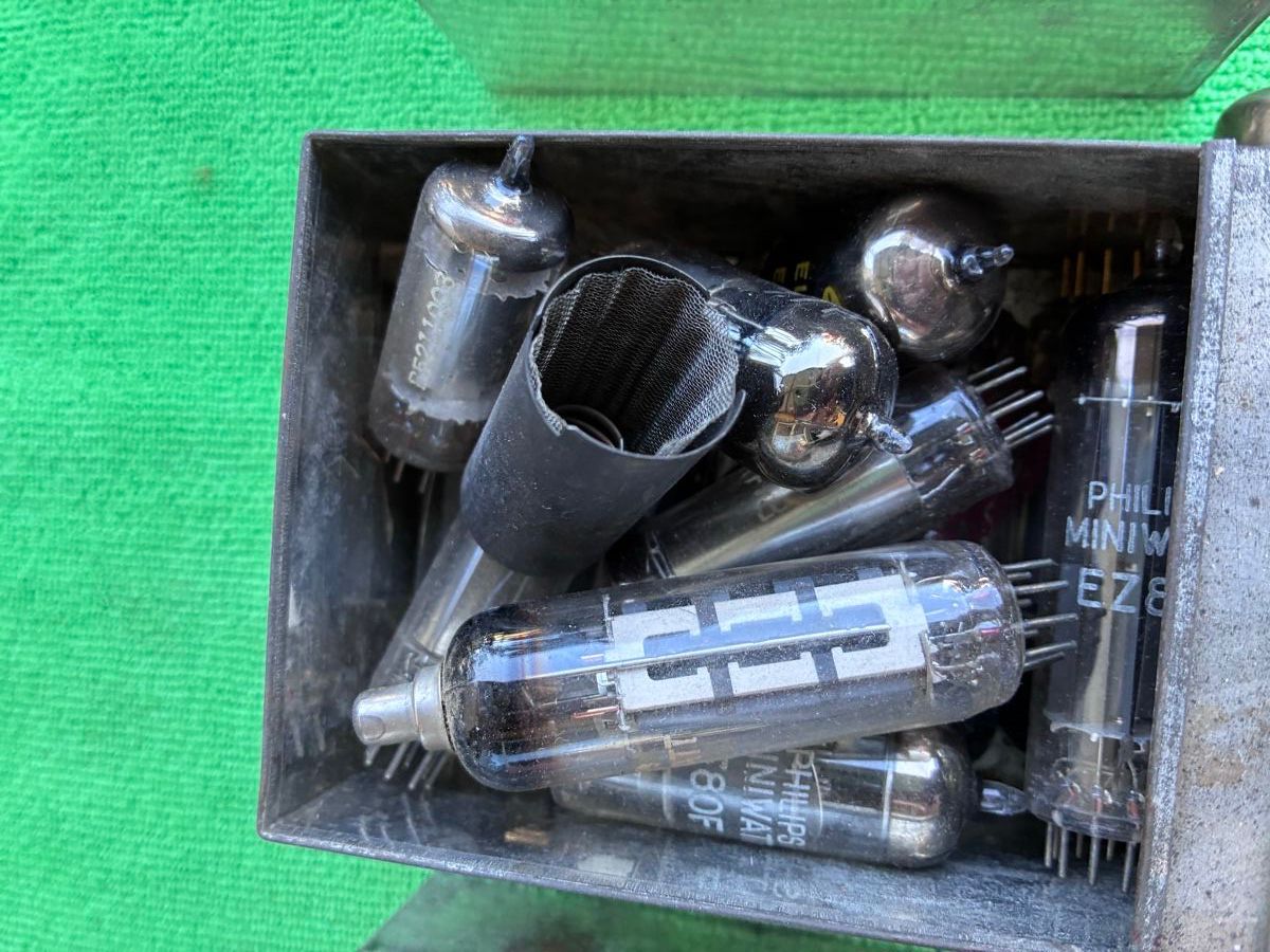 Amplificatori: Vintage electronic valves , non tested . – Difettoso da Zürich venduto da HiFiAtelier 4