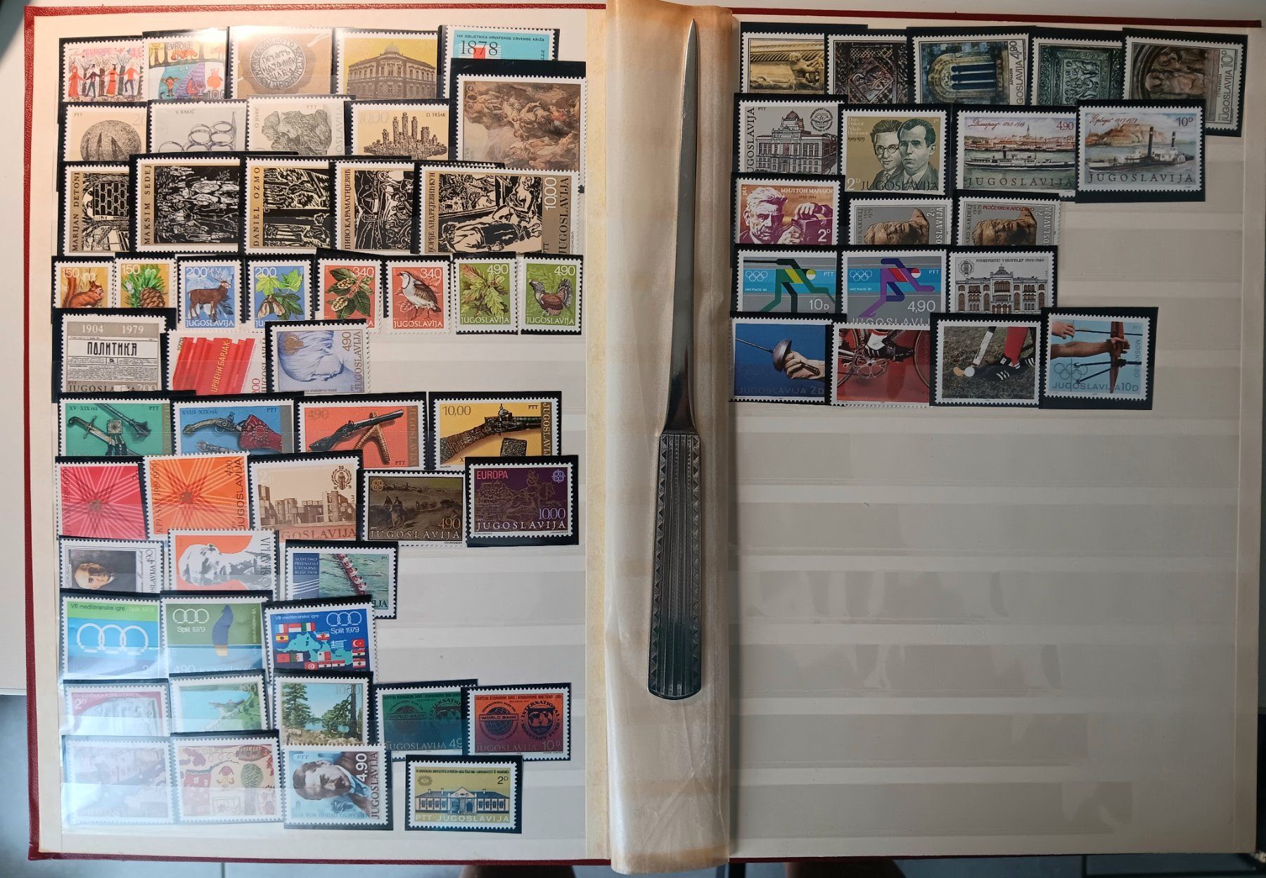 Tutti i francobolli: STECKBUCH MIT POSTFRISCHER BRIEFMARKEN SAMMLUNG JUGOSLAWIENS – Usato da Holderbank AG venduto da DINOS-PHILA 1
