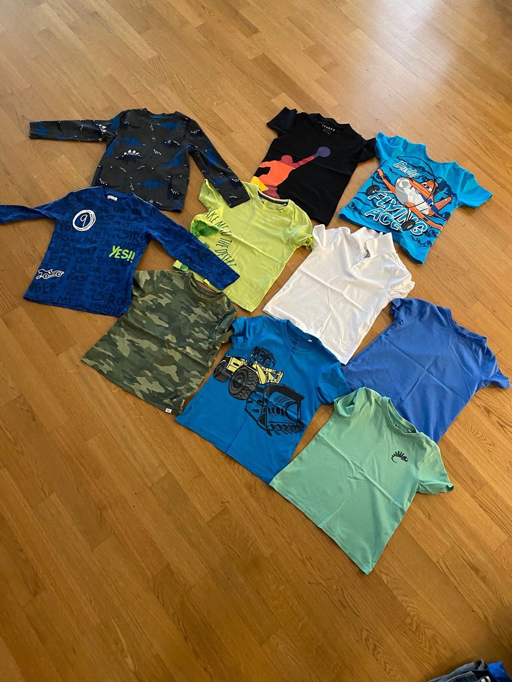 Camicie, T-shirt & Polo: T-Shirts Junge Gr. 116/122 – Usato da Winterthur venduto da Baby117