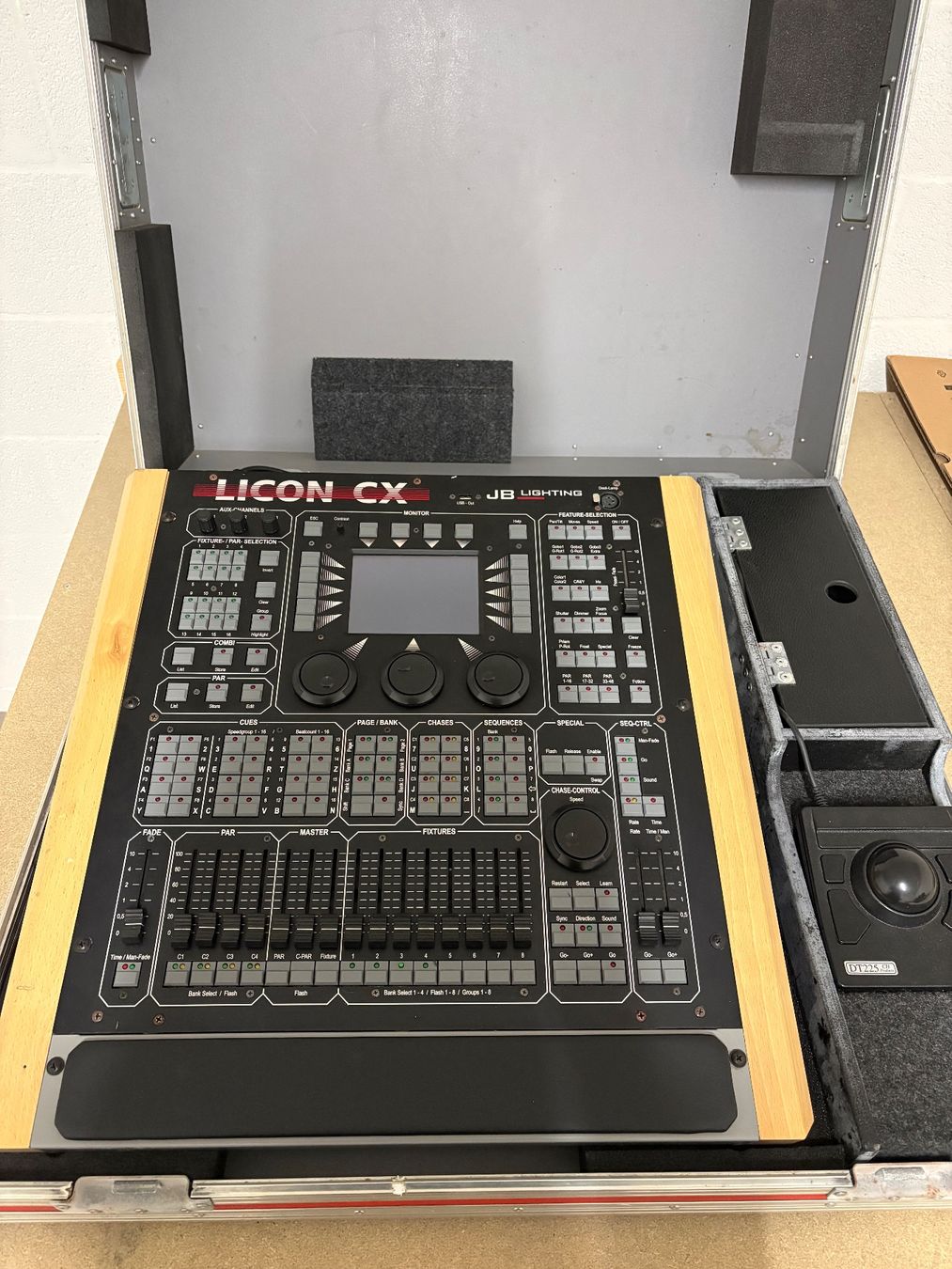Console di mixaggio: JB Lighting Licon CX Tourpack – Usato da Wittenbach venduto da neftobias 4