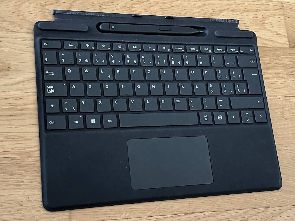 Tablet PC: Microsoft Surface Pro 9 Business I7 32GB Ram – Usato da Stadel venduto da MrRain 1