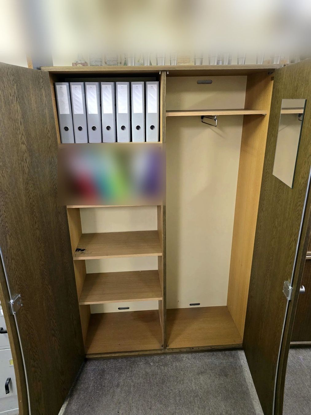Armadi: Garderobenschrank Eiche, Spiegel + Tablare (echo) – Usato da Stein AG venduto da nik_p8zv 1