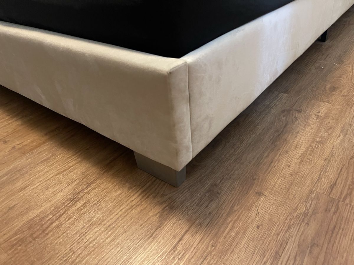 Gonser Betten: Modern Queen Bed Frame - Beige Velvet  – Gebraucht aus Felsberg von joa_5z2s 1