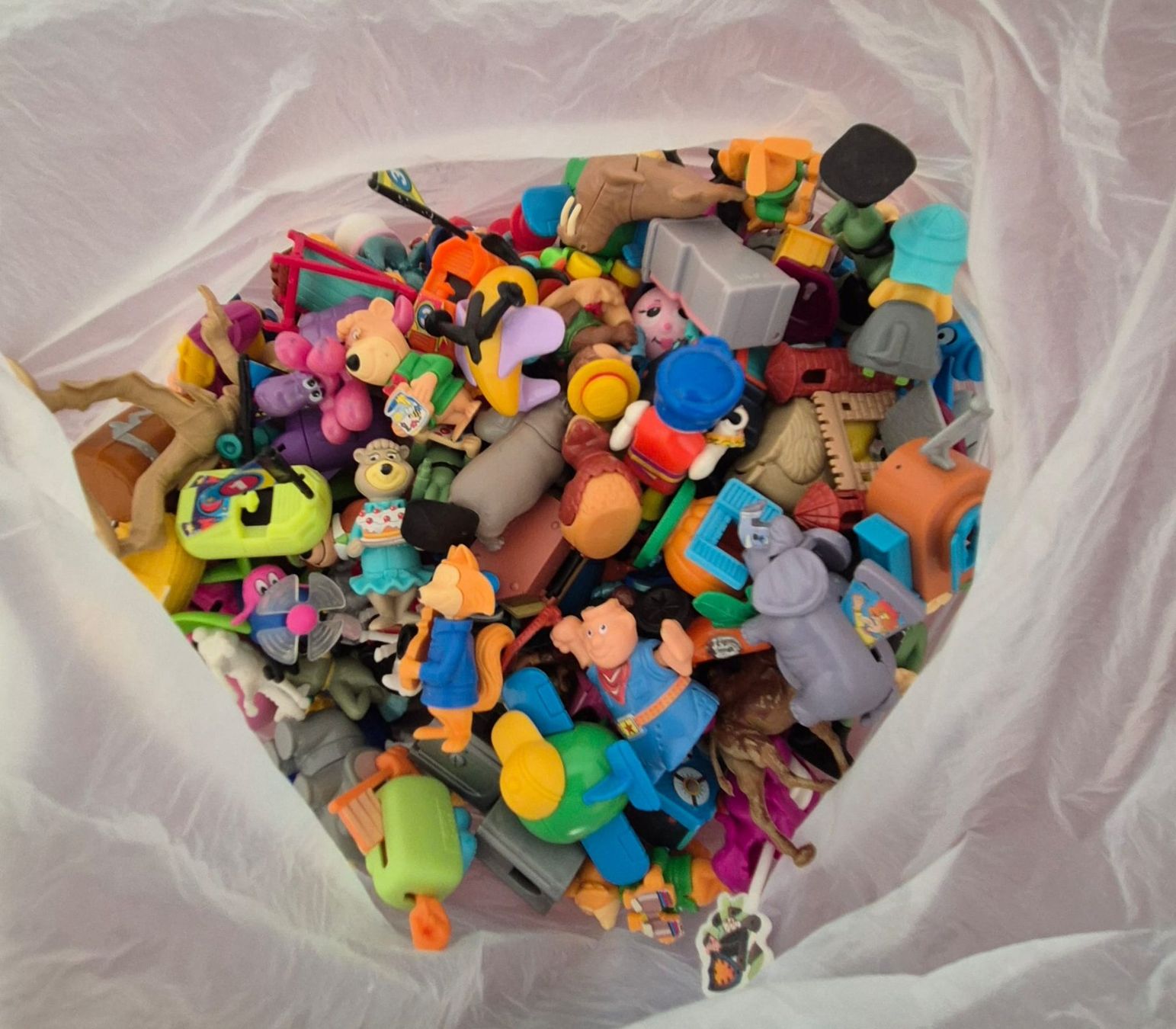 Statuette: Ü Eier Kinderüberraschung Figuren  700 Gramm – Usato da Aadorf venduto da Ortofos