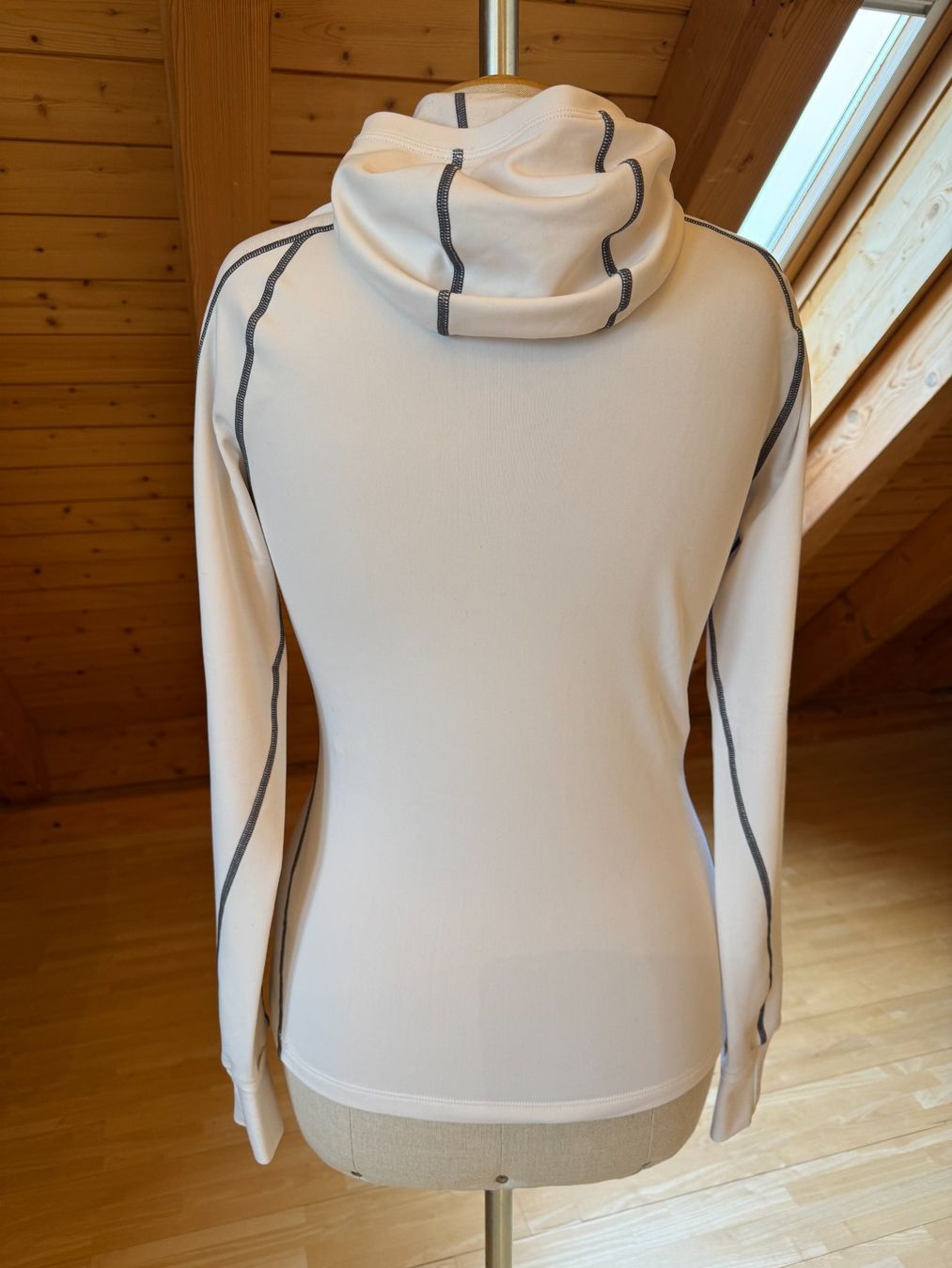 Maglioni & Felpe: Hochwertiger Kapuzenpullover von Sugoi – Nuovo (secondo la descrizione) da Stäfa venduto da Mofi8712 1