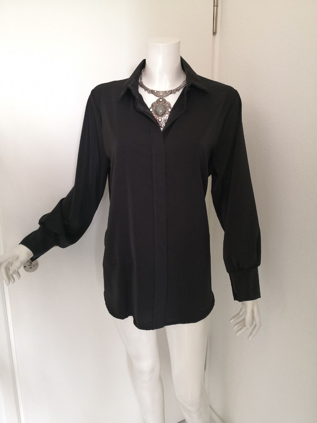 Mango Camicette: 🤩MANGO VISKOSE BLUSE SCHWARZ, NEU – Nuovo (secondo la descrizione) da Olten venduto da Naja-Twins-Twins 8