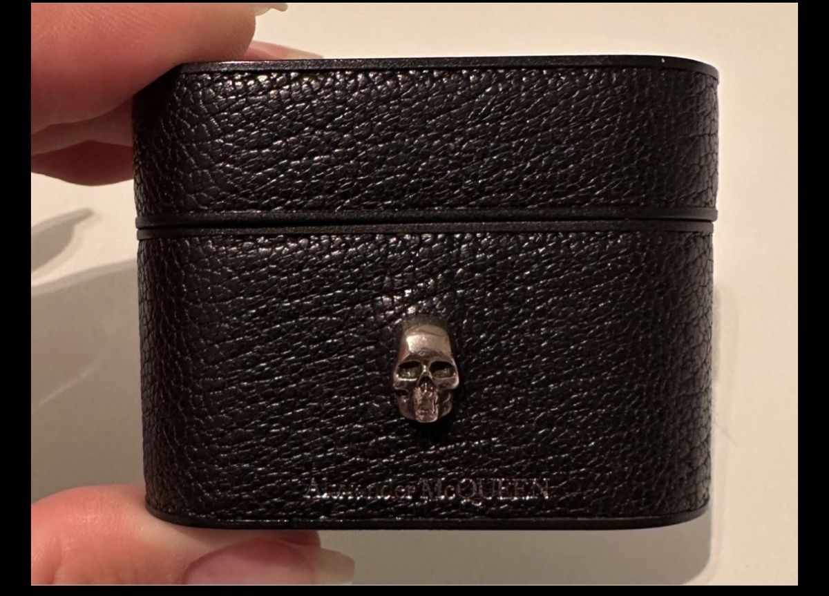 Altro in Decorazioni & Accessori: Original Alexander McQueen  pour AirPods – Nuovo (secondo la descrizione) da Peseux venduto da camosport