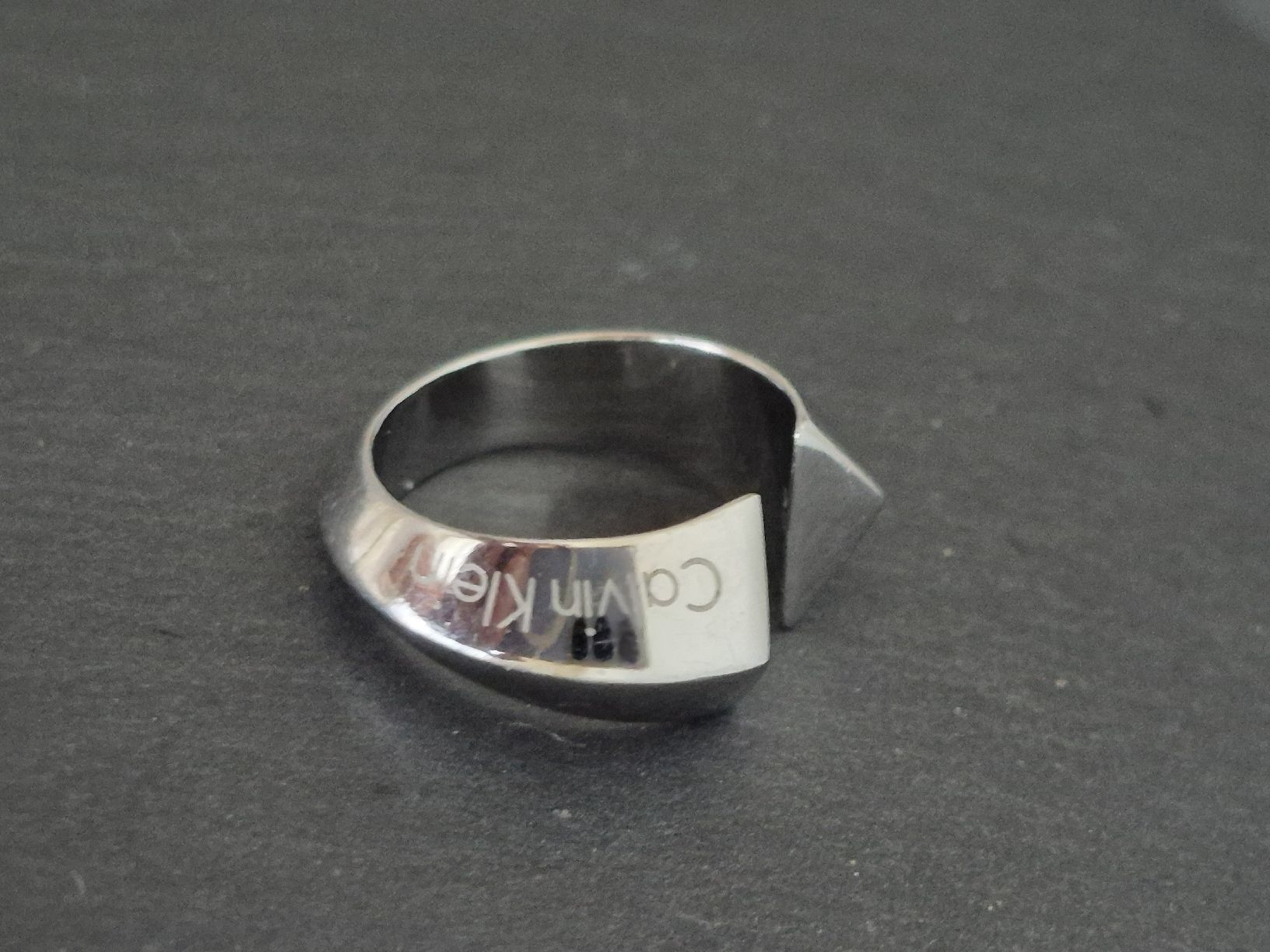 Calvin Klein Anelli: Ring Calvin Klein offen Edelstahl – Usato da Bern venduto da Rou_rsz5 1