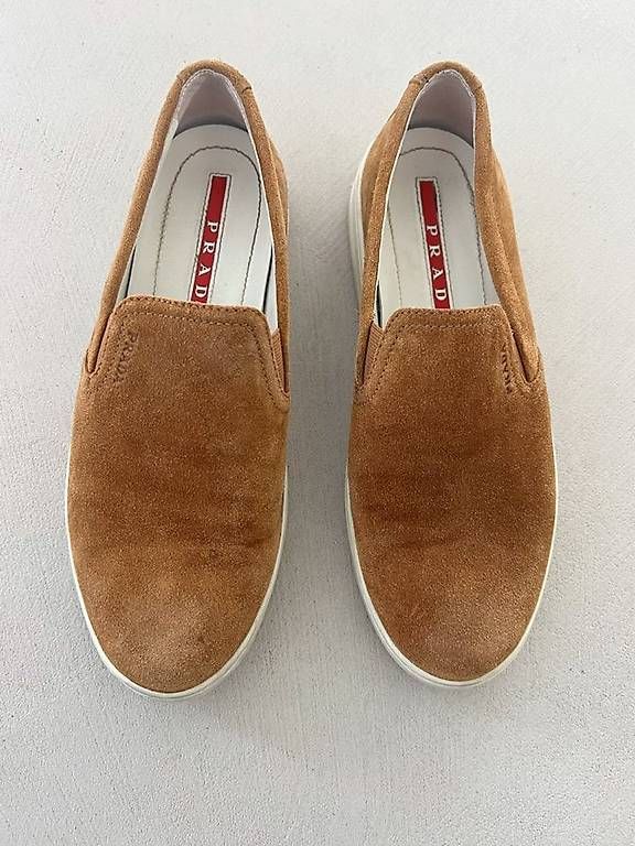 Chaussures femmes: Prada Wildleder-Loafer, Cognac, Grösse EU37 – D'occasion à Zürich par FK8044