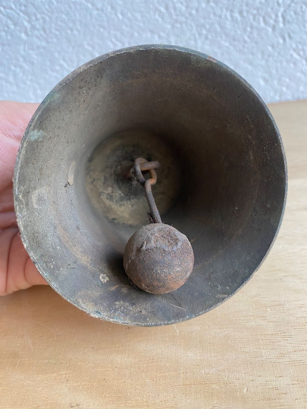 Glocken & Treicheln: Antike Glocke mit kleinem Glockenrelief – Gebraucht aus Burgdorf von gre_2ftz 2