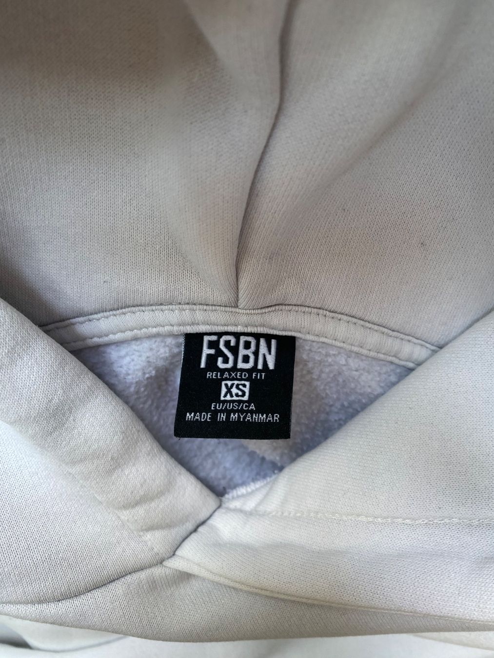 Maglioni & Felpe: Kapuzenpullover Bär Grösse XS weiss – Usato da Konolfingen venduto da sibi1977 2