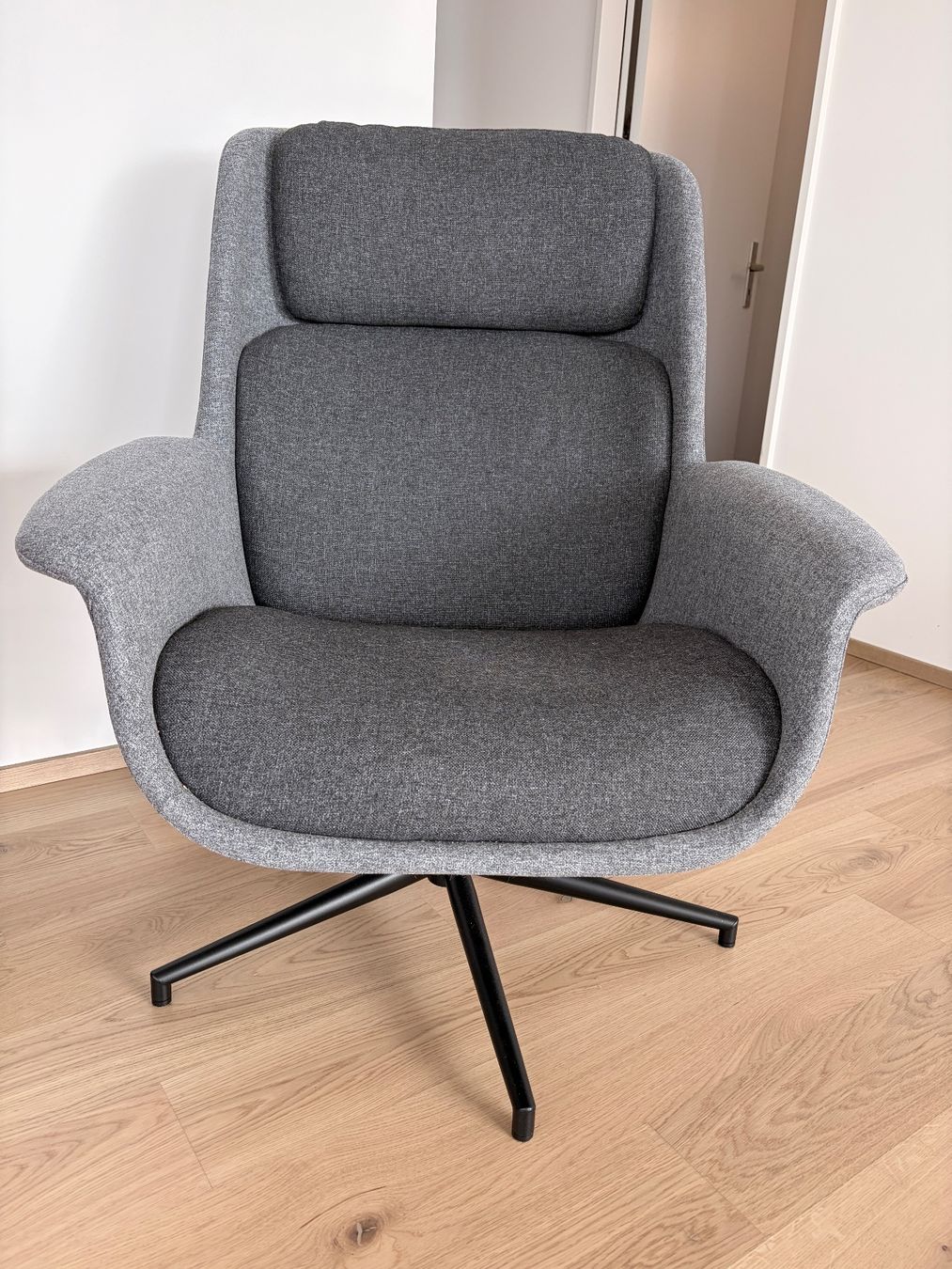 Ikea Sedie: Lounge Chair - Grey – Nuovo (secondo la descrizione) da Zug venduto da Tetiana_Pereira 1