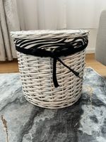 Korb mit Zebra-Muster
