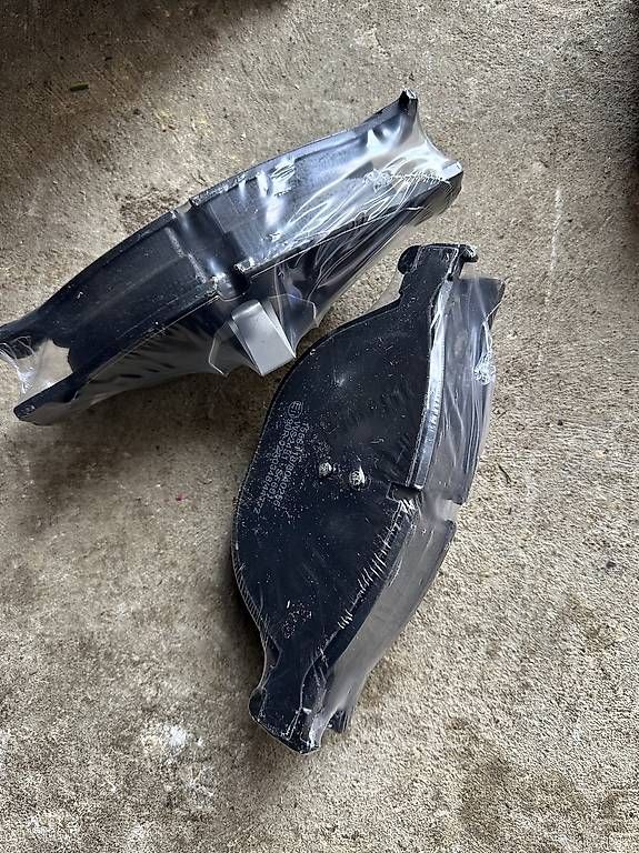 Tutti pezzi di ricambio auto: Plaquettes de frein BMW  – Usato da Lausanne venduto da FlamurOlluri 1