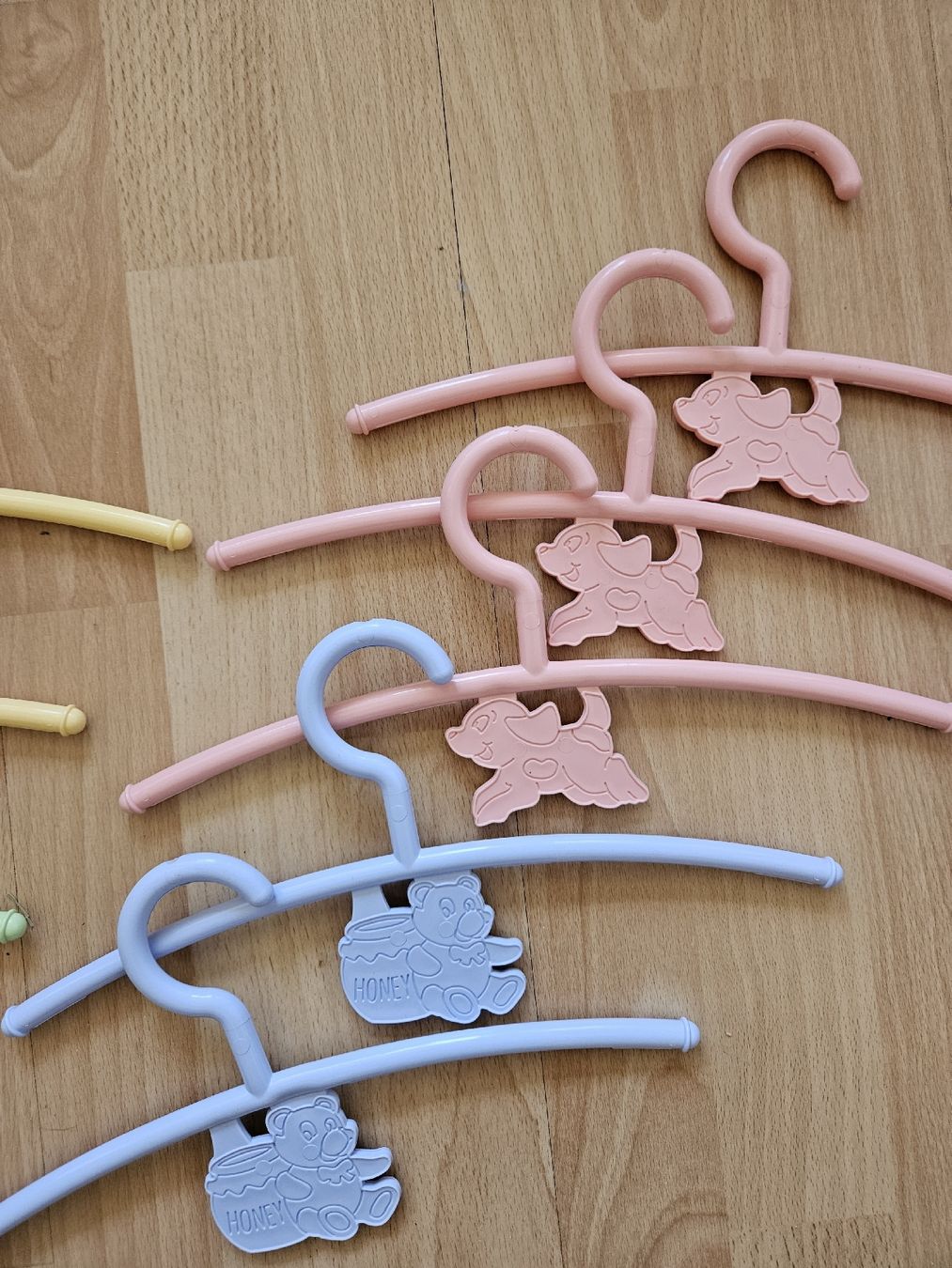 Appendiabiti: Kinder Kleiderbügel 9 Stk. – Usato da Zürich venduto da Kris8050 2