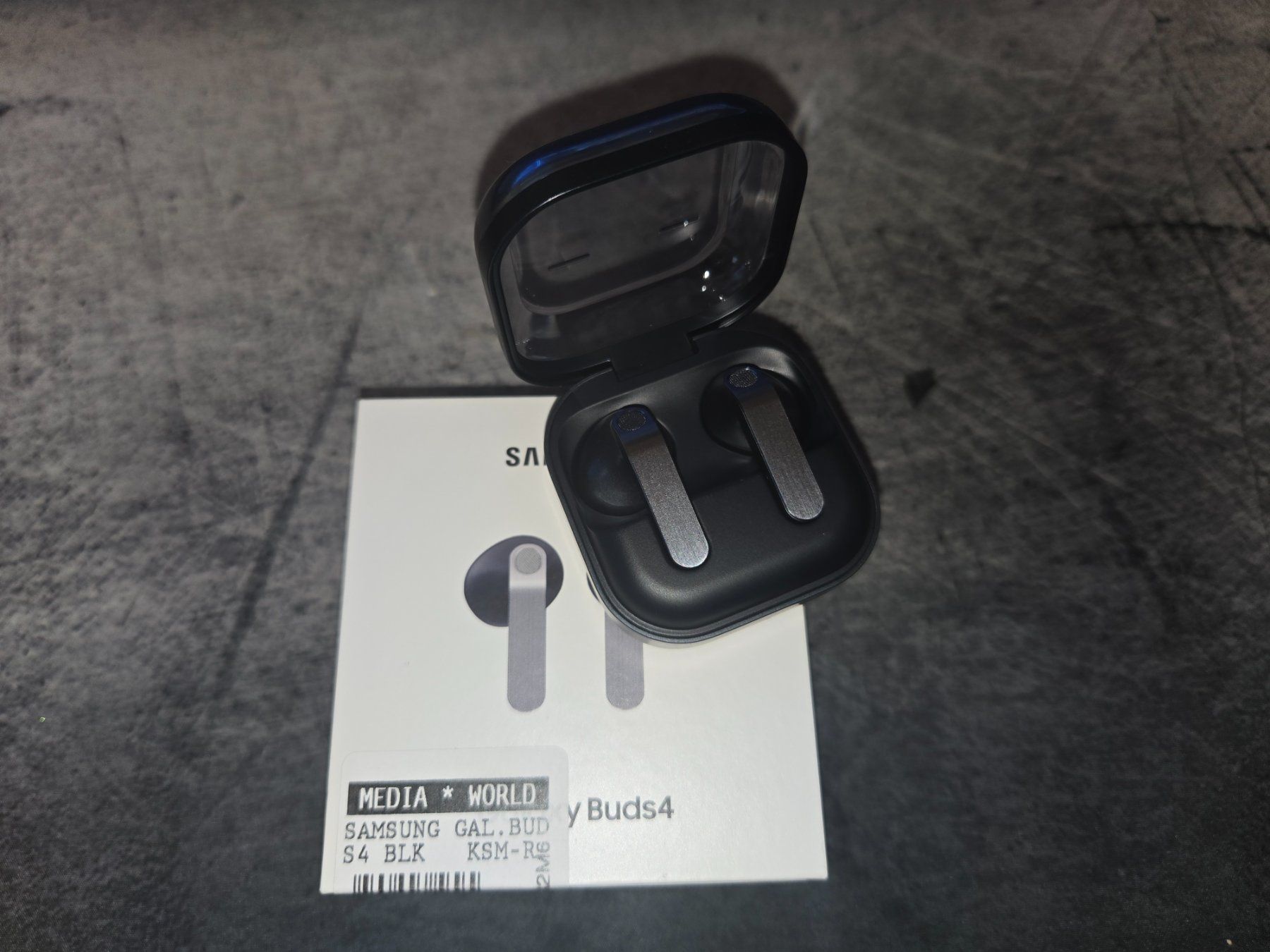 Samsung Cuffie: Samsung Galaxy Buds4 Kopfhörer – Usato da Yverdon-les-Bains venduto da pal_pn6d