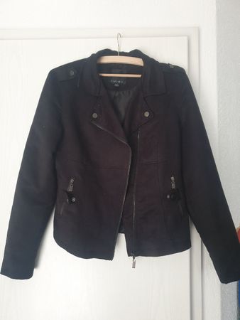 Schwarze Jacke von AMISU