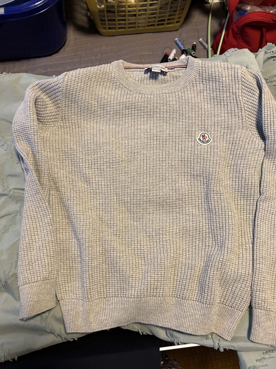 Moncler Pulls et sweat-shirts: Pull garçon 134/140 Moncler – D'occasion à Noville par Malik2017