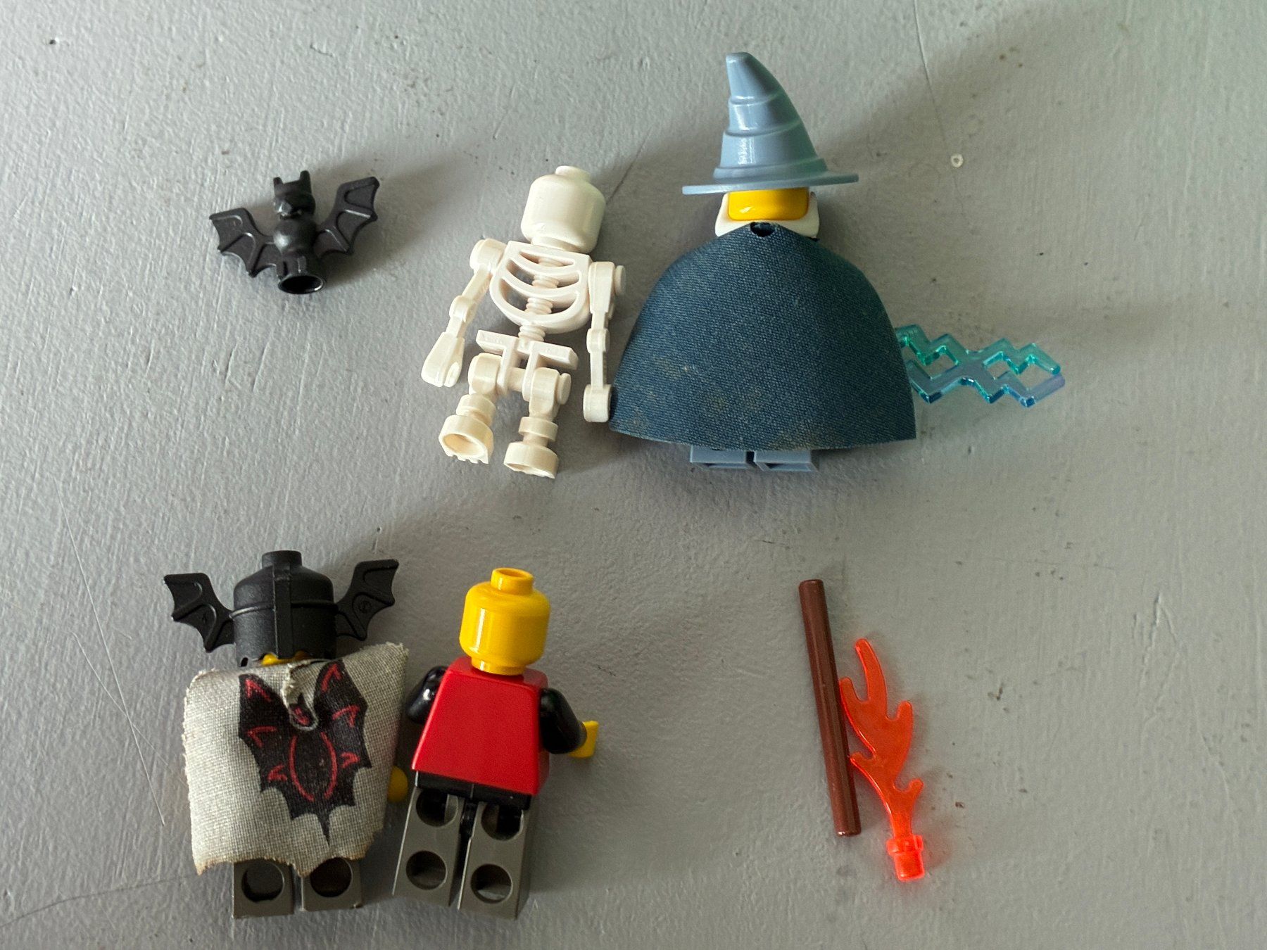 Lego Jeux de construction: 4 LEGO Minifiguren Ritter / Castle – D'occasion à Reigoldswil par Frog40 1