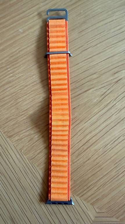 Apple Smartwatch: Alpine Loop ⌚️Apple Watch⌚️ in der Farbe orange – Gebraucht aus Basel von Boelleli69
