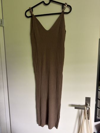 Strickkleid mit Goldträger in Gr. S